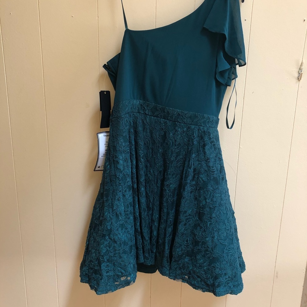 Formal Dress - Picture 2 of 3